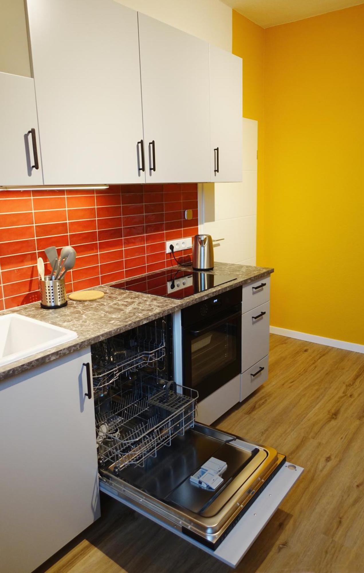 Big Flat With Fresh Renovation, Free Parking, Sonyps, Netflix Apartment Duisburg Bagian luar foto