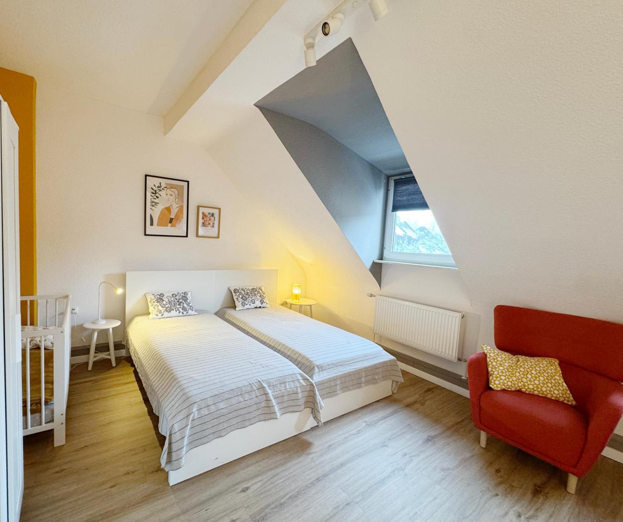 Big Flat With Fresh Renovation, Free Parking, Sonyps, Netflix Apartment Duisburg Bagian luar foto