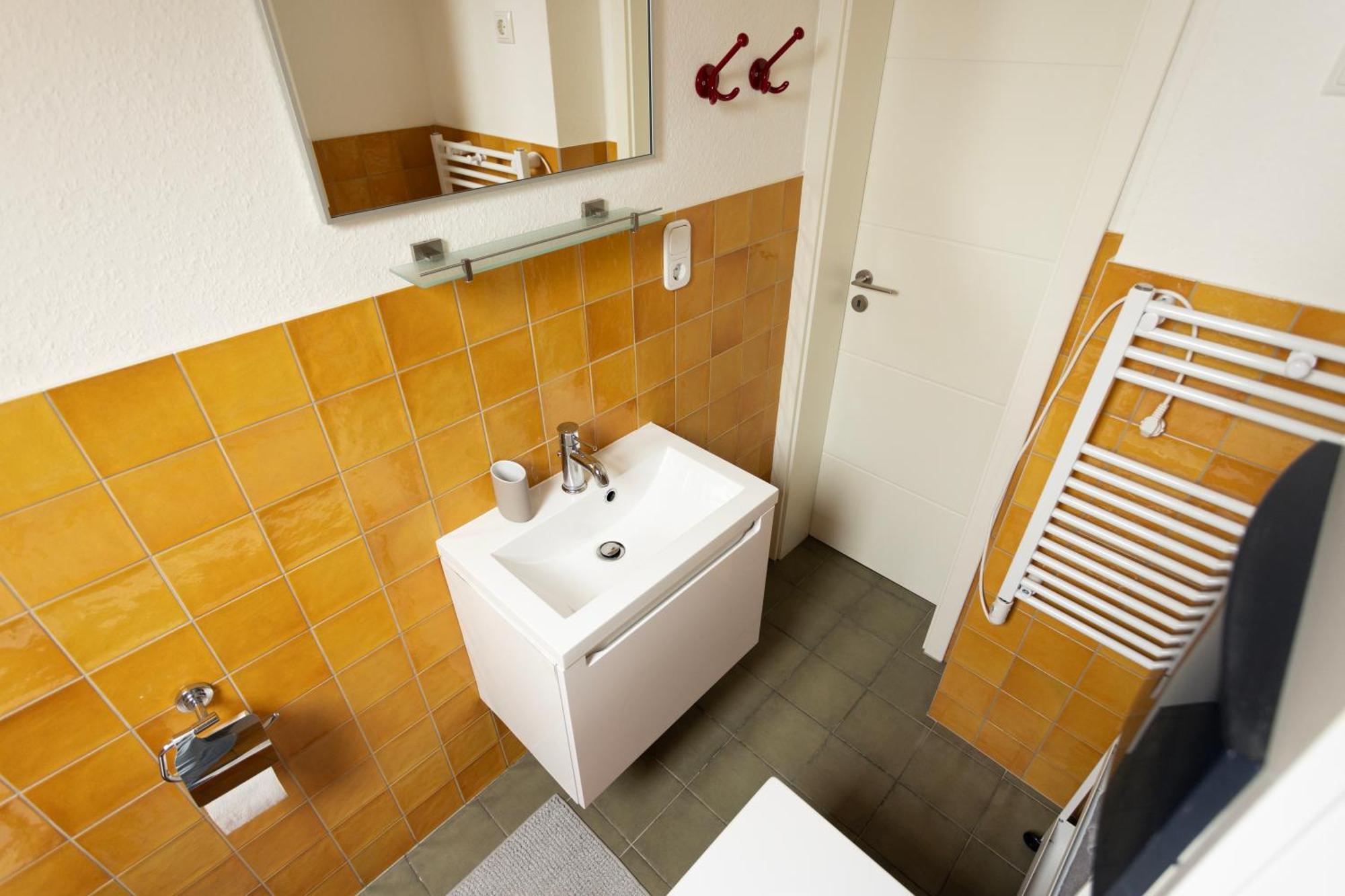 Big Flat With Fresh Renovation, Free Parking, Sonyps, Netflix Apartment Duisburg Bagian luar foto