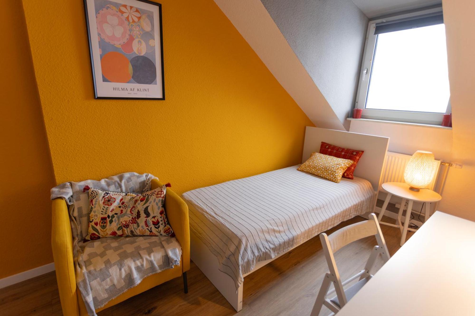 Big Flat With Fresh Renovation, Free Parking, Sonyps, Netflix Apartment Duisburg Bagian luar foto
