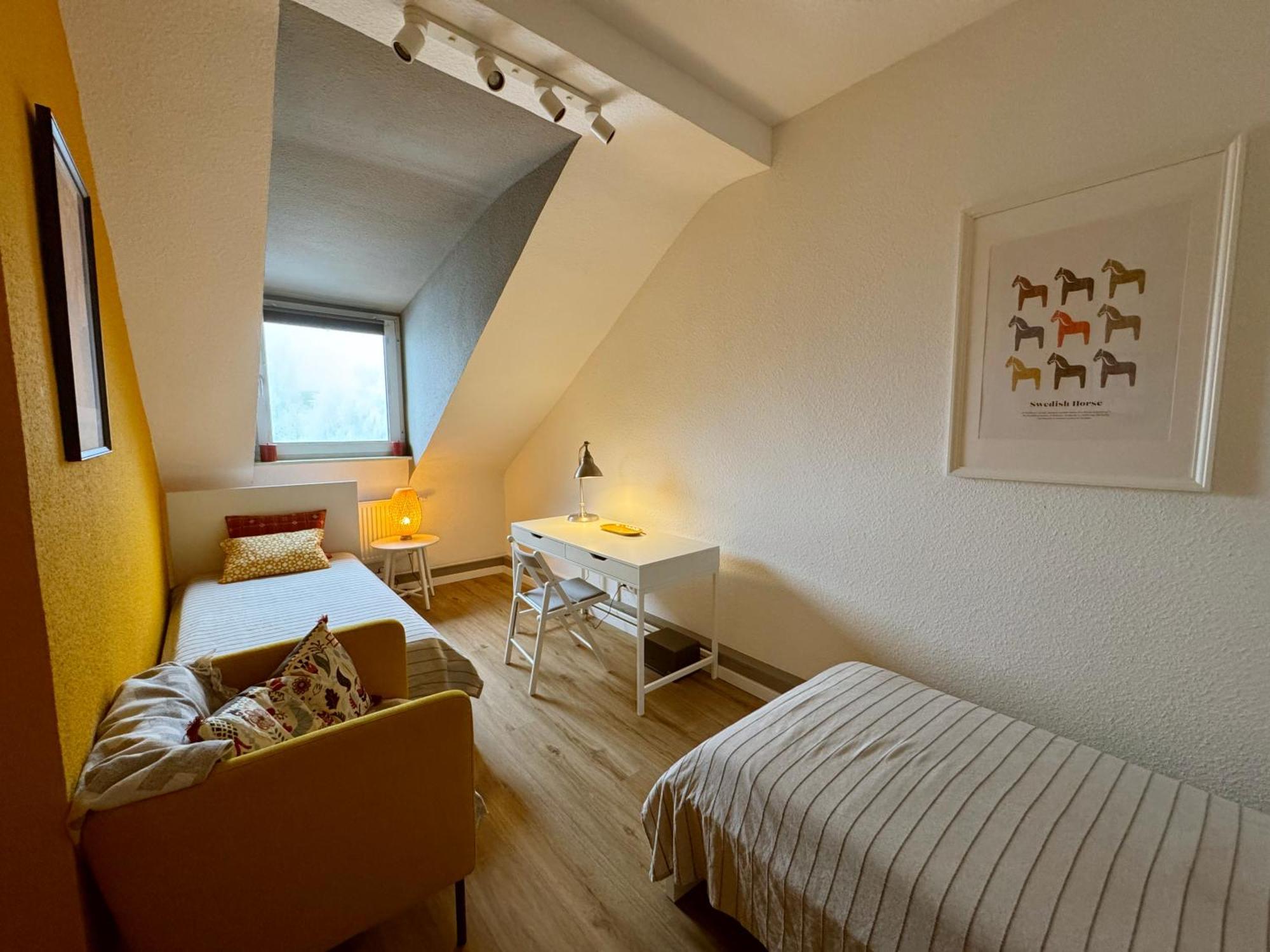 Big Flat With Fresh Renovation, Free Parking, Sonyps, Netflix Apartment Duisburg Bagian luar foto