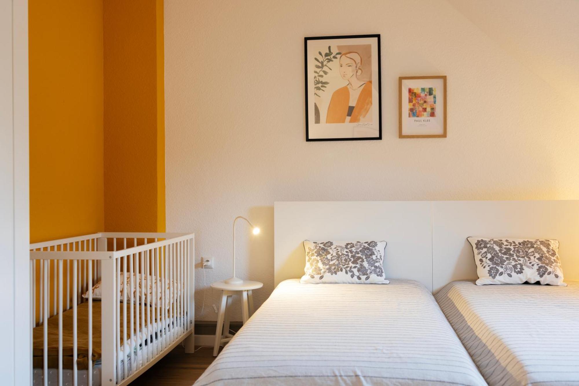 Big Flat With Fresh Renovation, Free Parking, Sonyps, Netflix Apartment Duisburg Bagian luar foto
