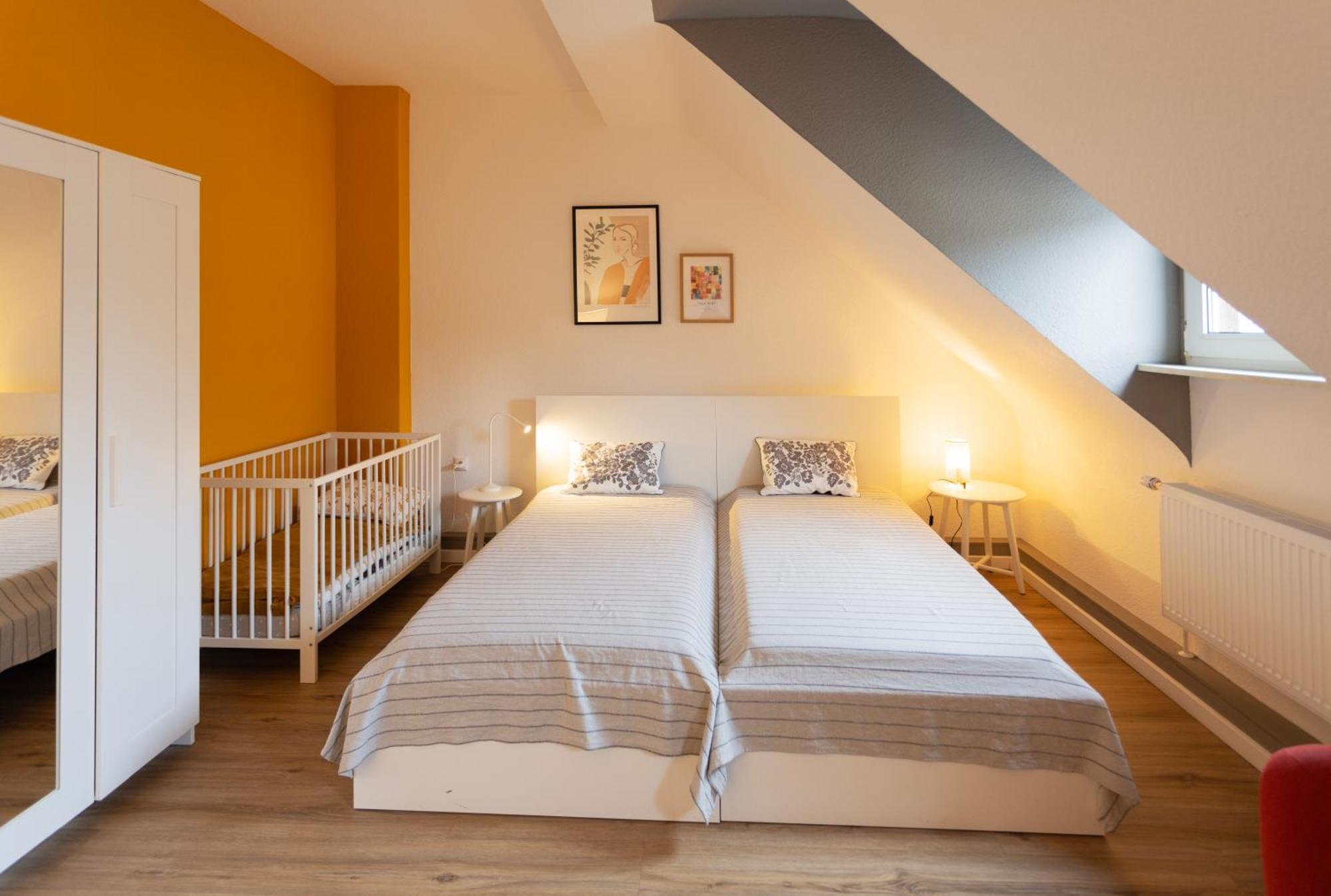 Big Flat With Fresh Renovation, Free Parking, Sonyps, Netflix Apartment Duisburg Bagian luar foto