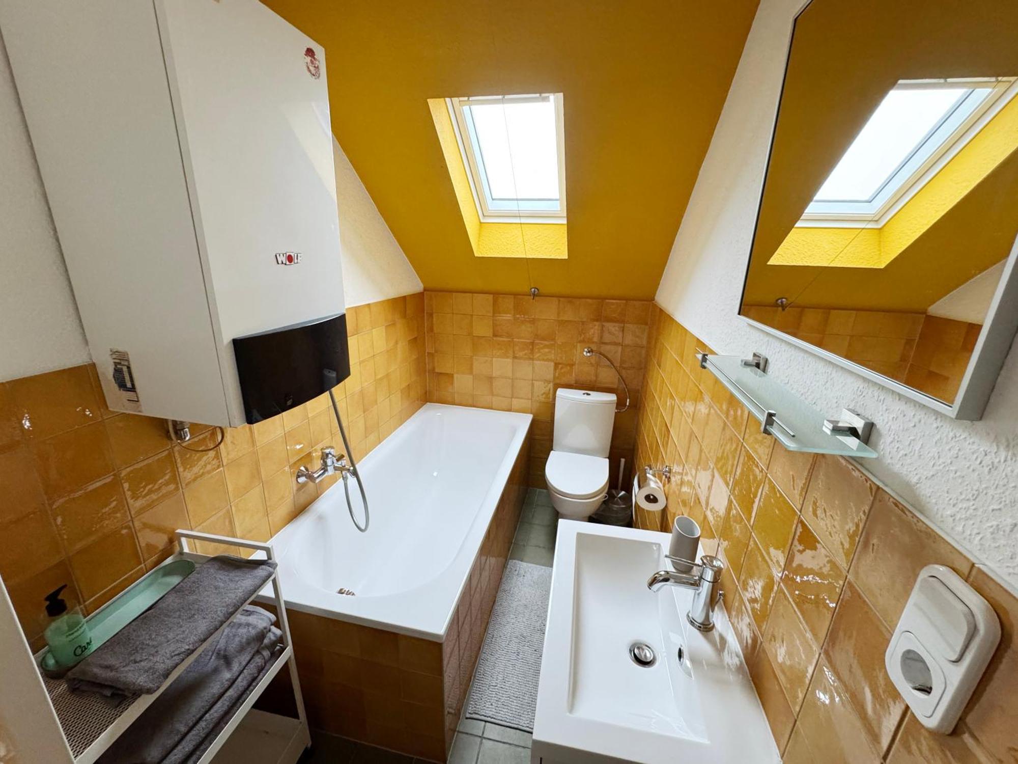 Big Flat With Fresh Renovation, Free Parking, Sonyps, Netflix Apartment Duisburg Bagian luar foto