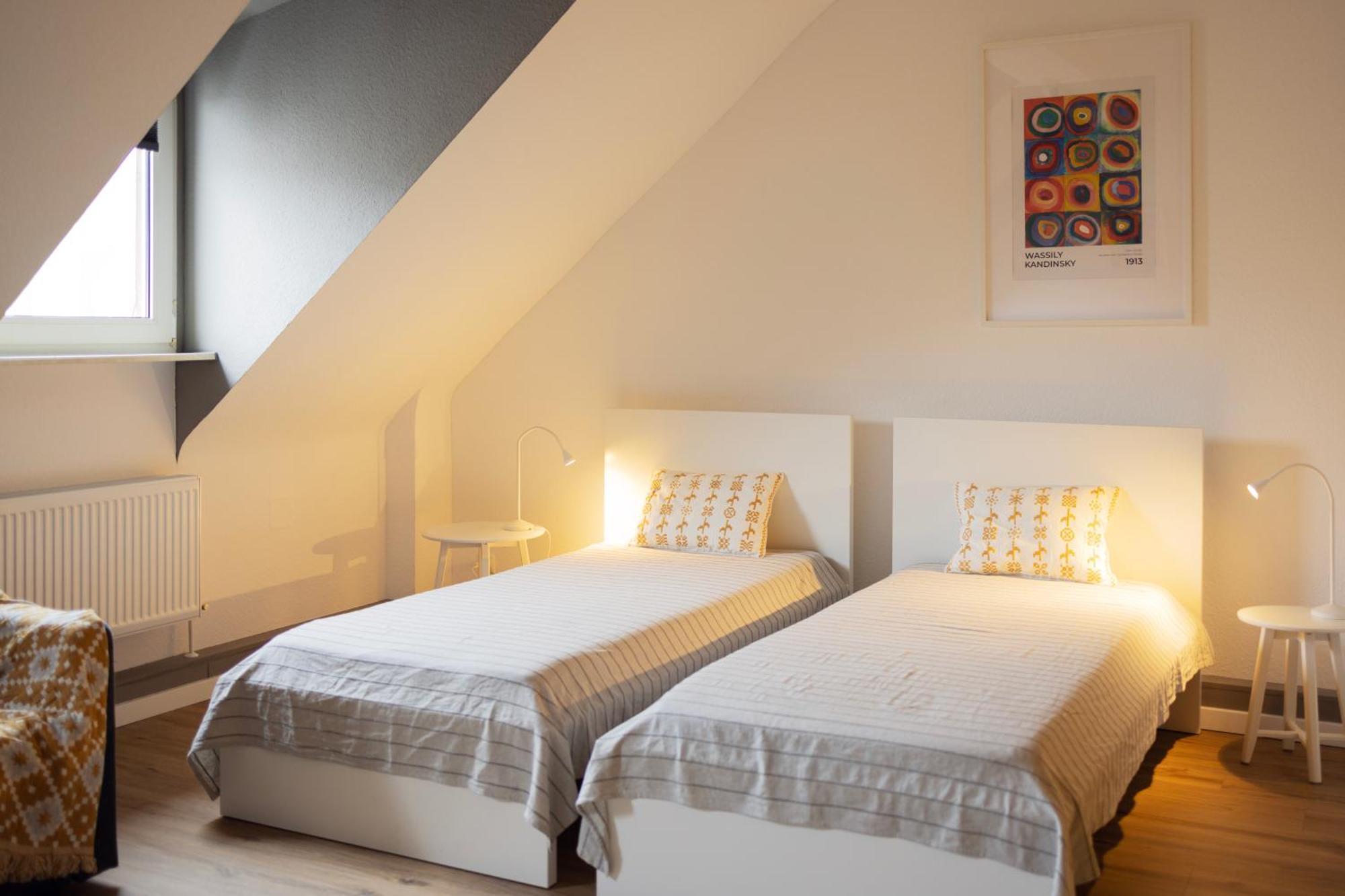 Big Flat With Fresh Renovation, Free Parking, Sonyps, Netflix Apartment Duisburg Bagian luar foto