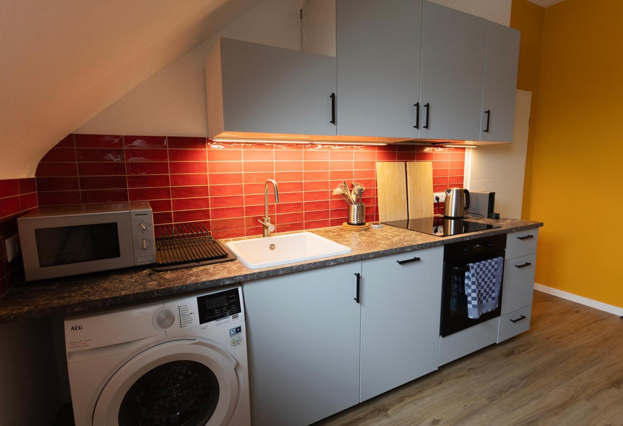 Big Flat With Fresh Renovation, Free Parking, Sonyps, Netflix Apartment Duisburg Bagian luar foto