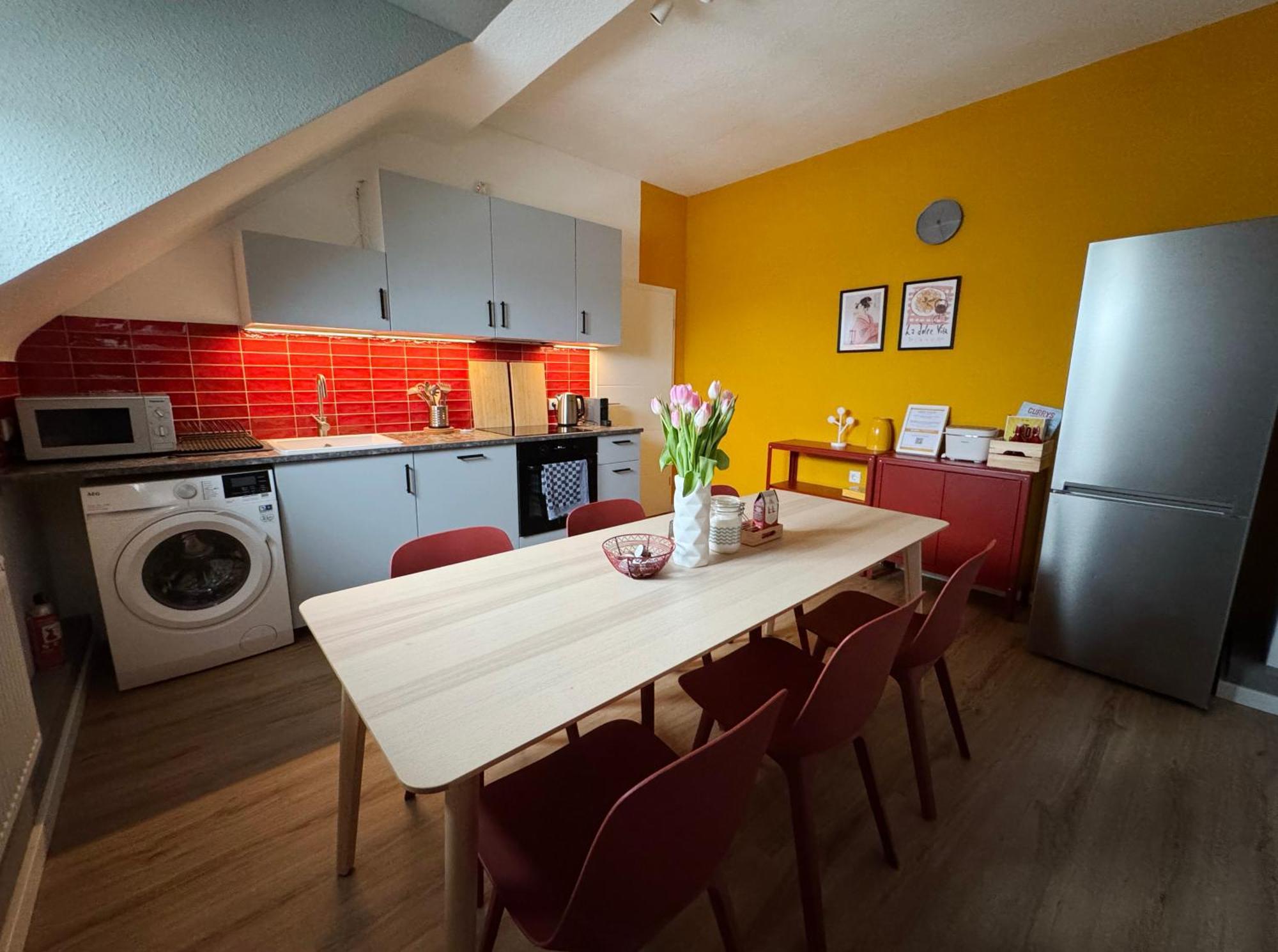 Big Flat With Fresh Renovation, Free Parking, Sonyps, Netflix Apartment Duisburg Bagian luar foto
